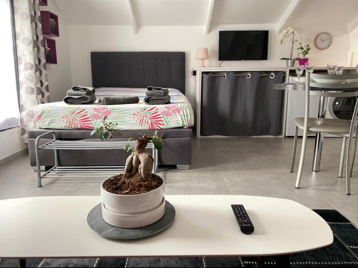 Trendy Studios Tassin ภายนอก รูปภาพ